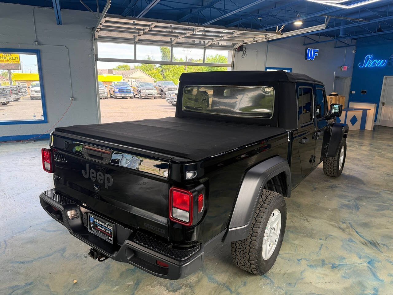 Used 2020 Jeep Gladiator Sport w/ Technology Group AWD/4WD image 5