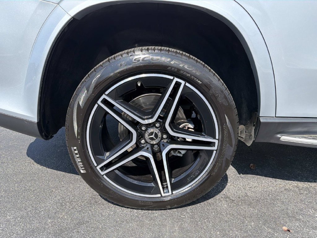 Used 2025 Mercedes-Benz GLS 450 4MATIC image 17