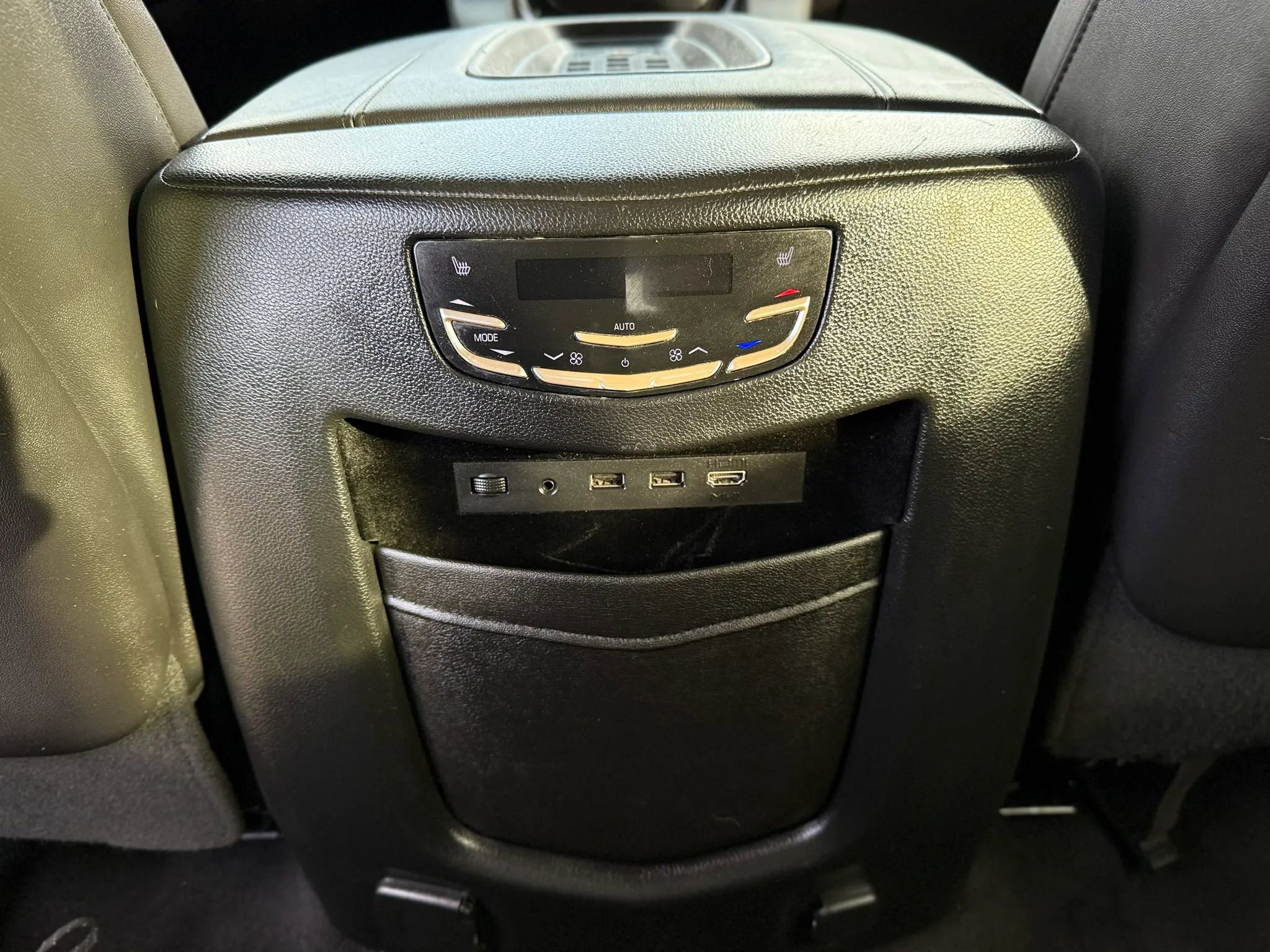 Used 2017 Cadillac Escalade Premium Luxury image 30