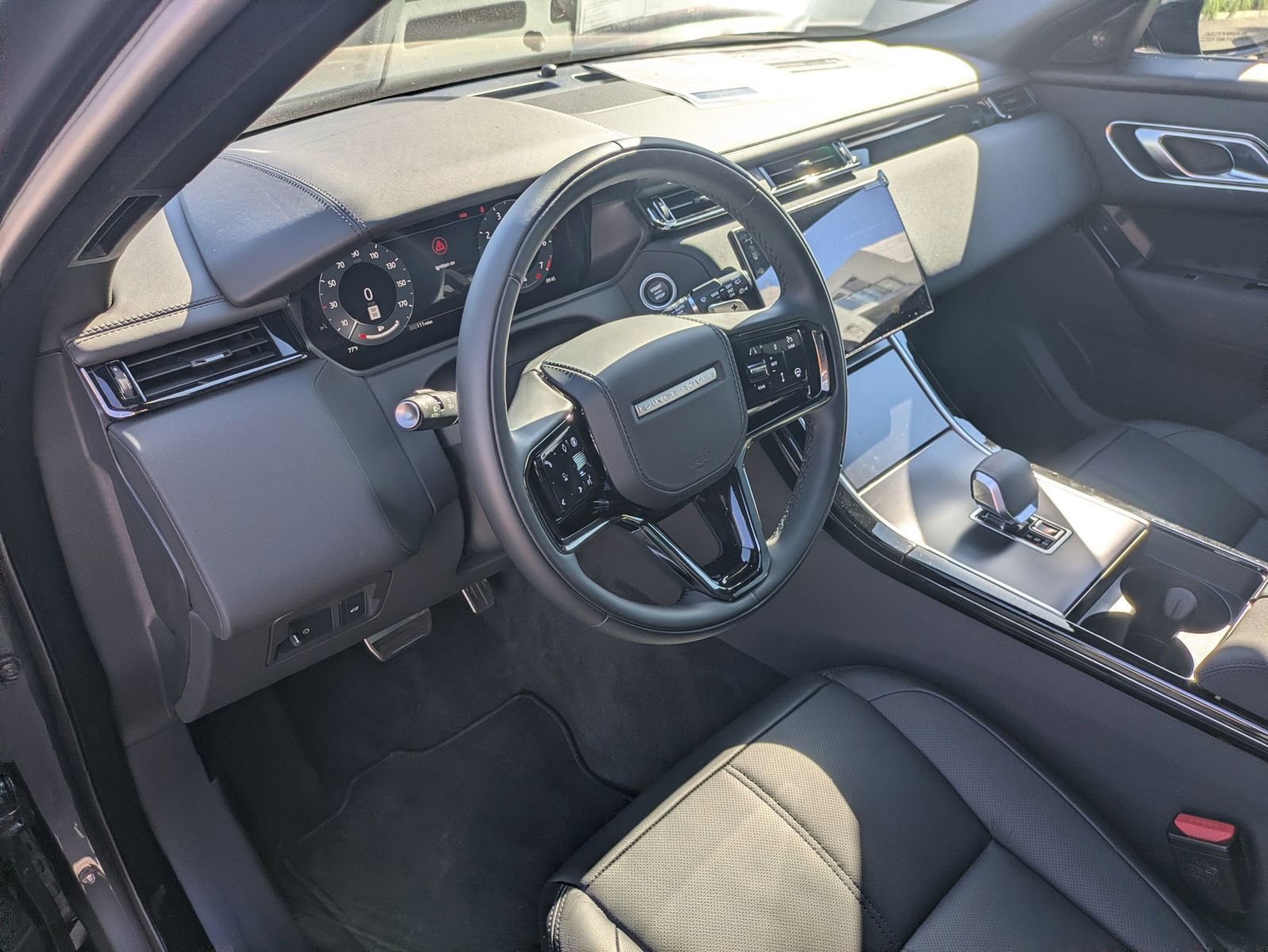 New 2026 Land Rover Range Rover Velar Dynamic SE image 11