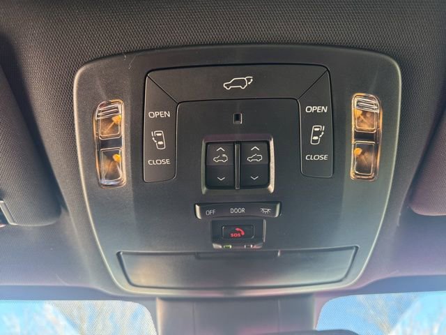 Used 2025 Toyota Sienna Limited image 33