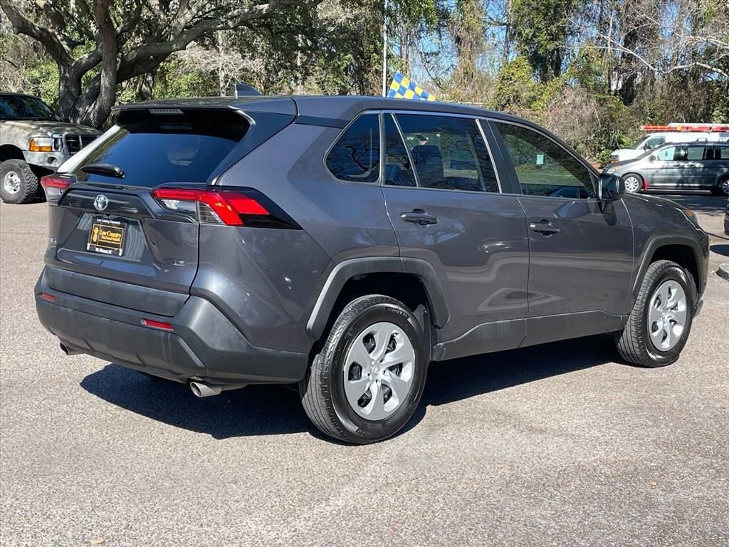 Used 2022 Toyota RAV4 LE image 3