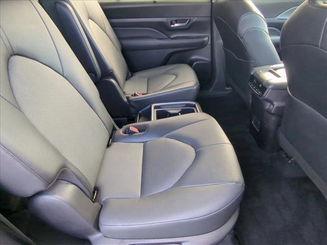 Used 2025 Toyota Grand Highlander AWD image 18