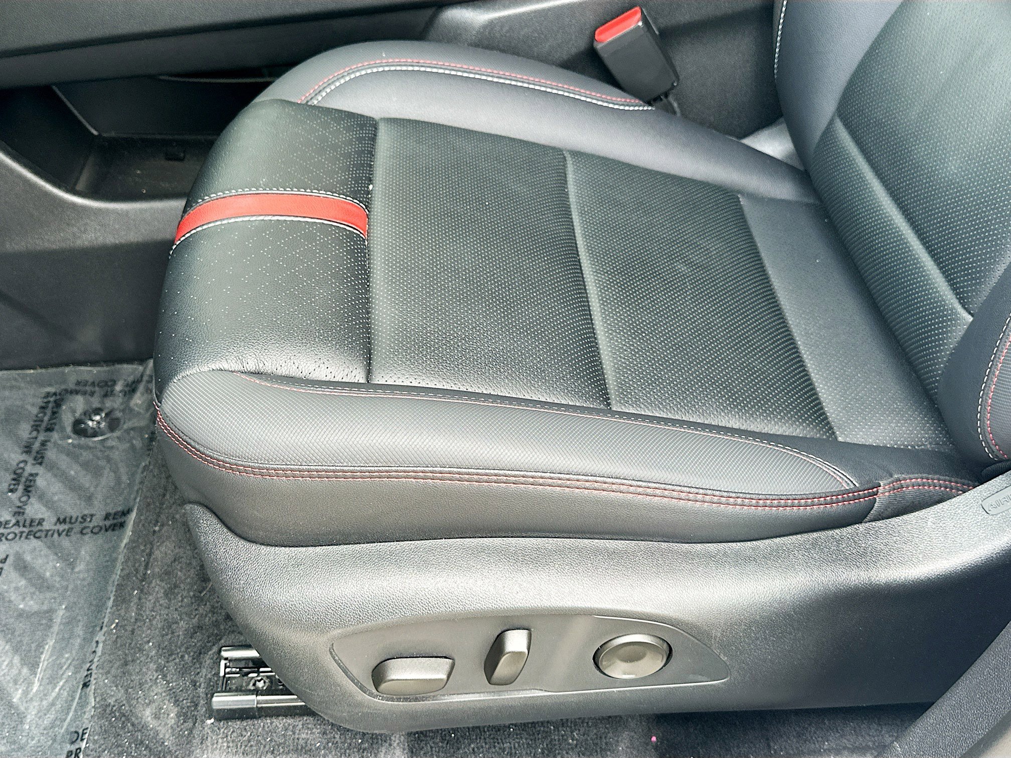 Used 2025 Chevrolet Traverse RS image 19