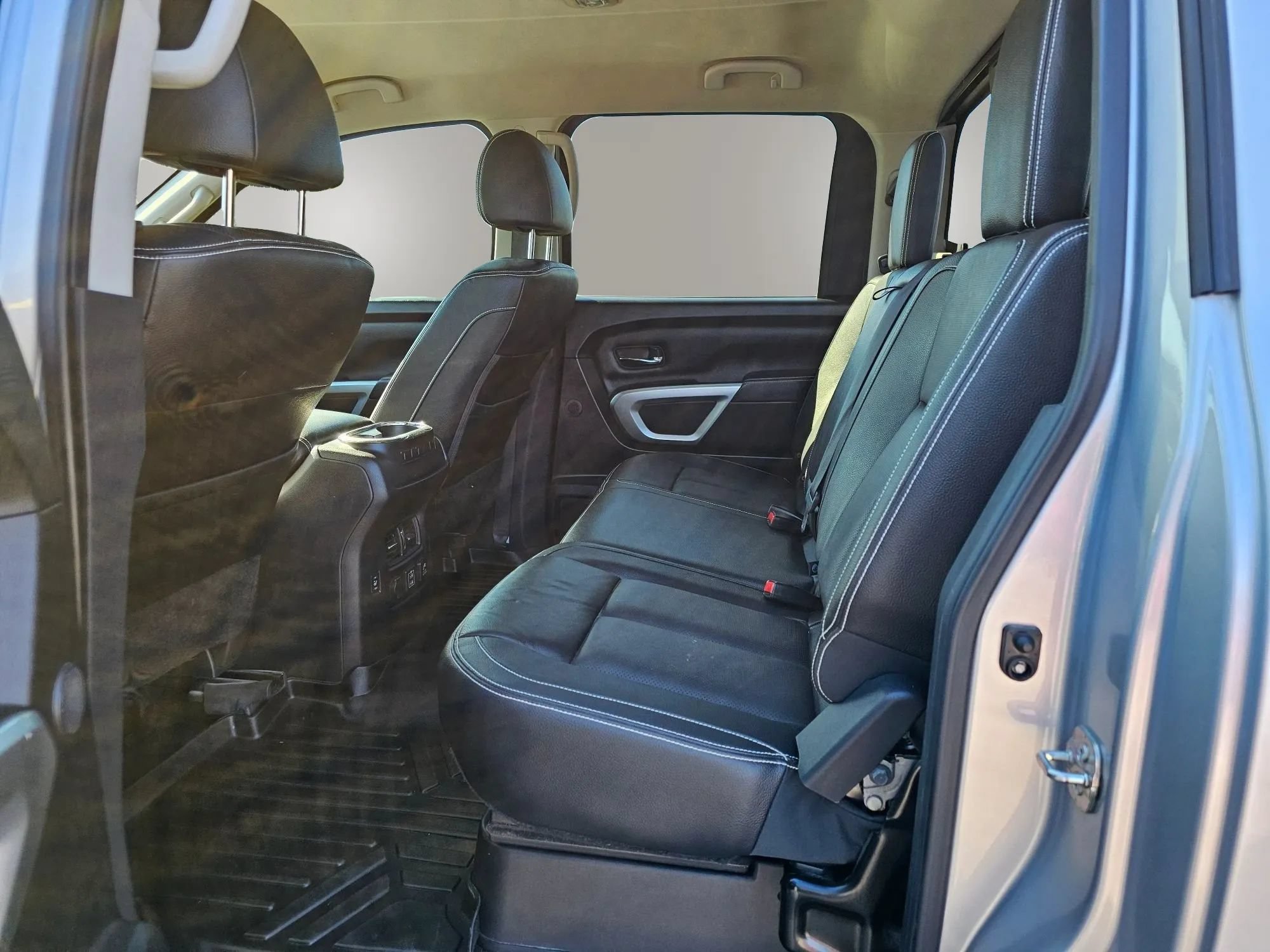 Used 2019 Nissan Titan PRO-4X w/ Pro-4x Convenience Package AWD/4WD image 6