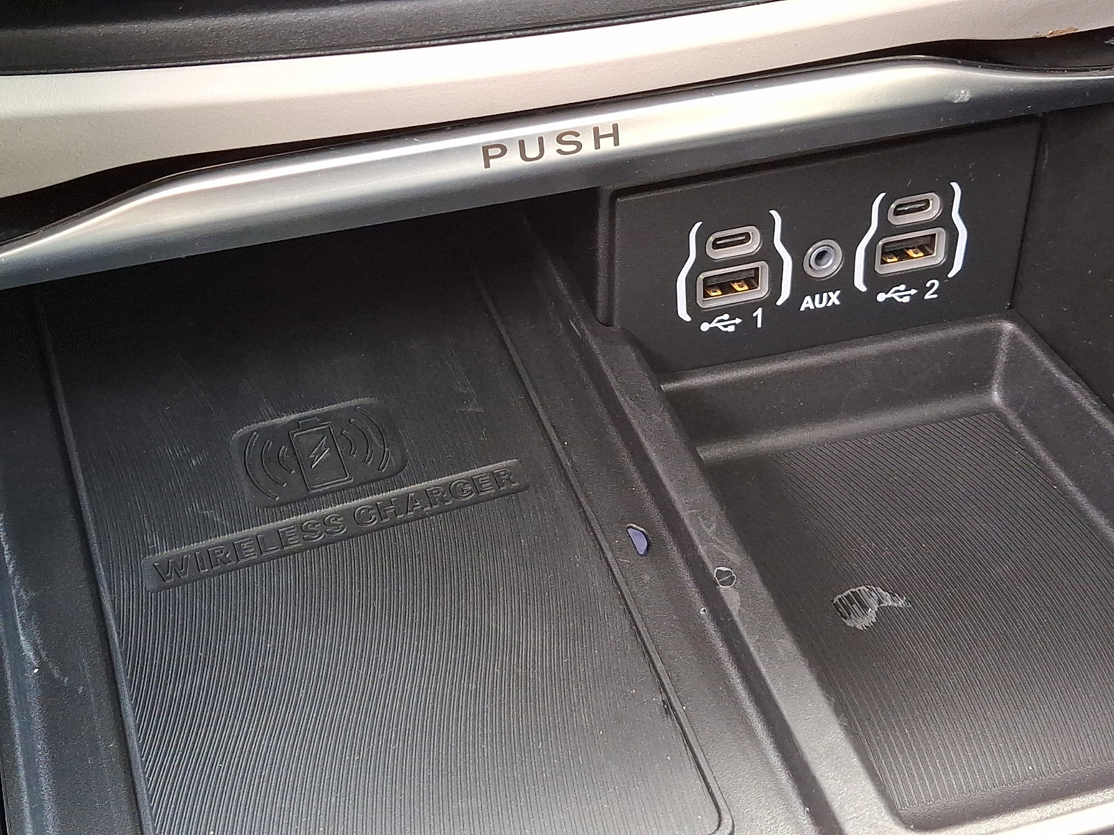 Used 2023 Chrysler Pacifica Limited image 27