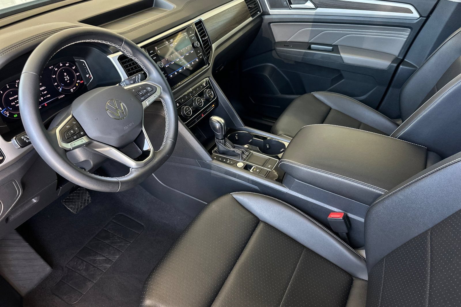 Used 2023 Volkswagen Atlas SE w/ Panoramic Sunroof Package FWD image 10