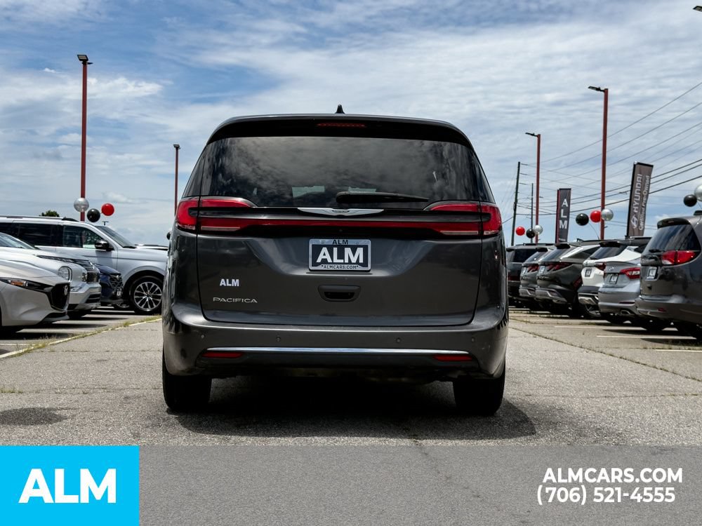 Used 2023 Chrysler Pacifica Touring-L FWD image 5