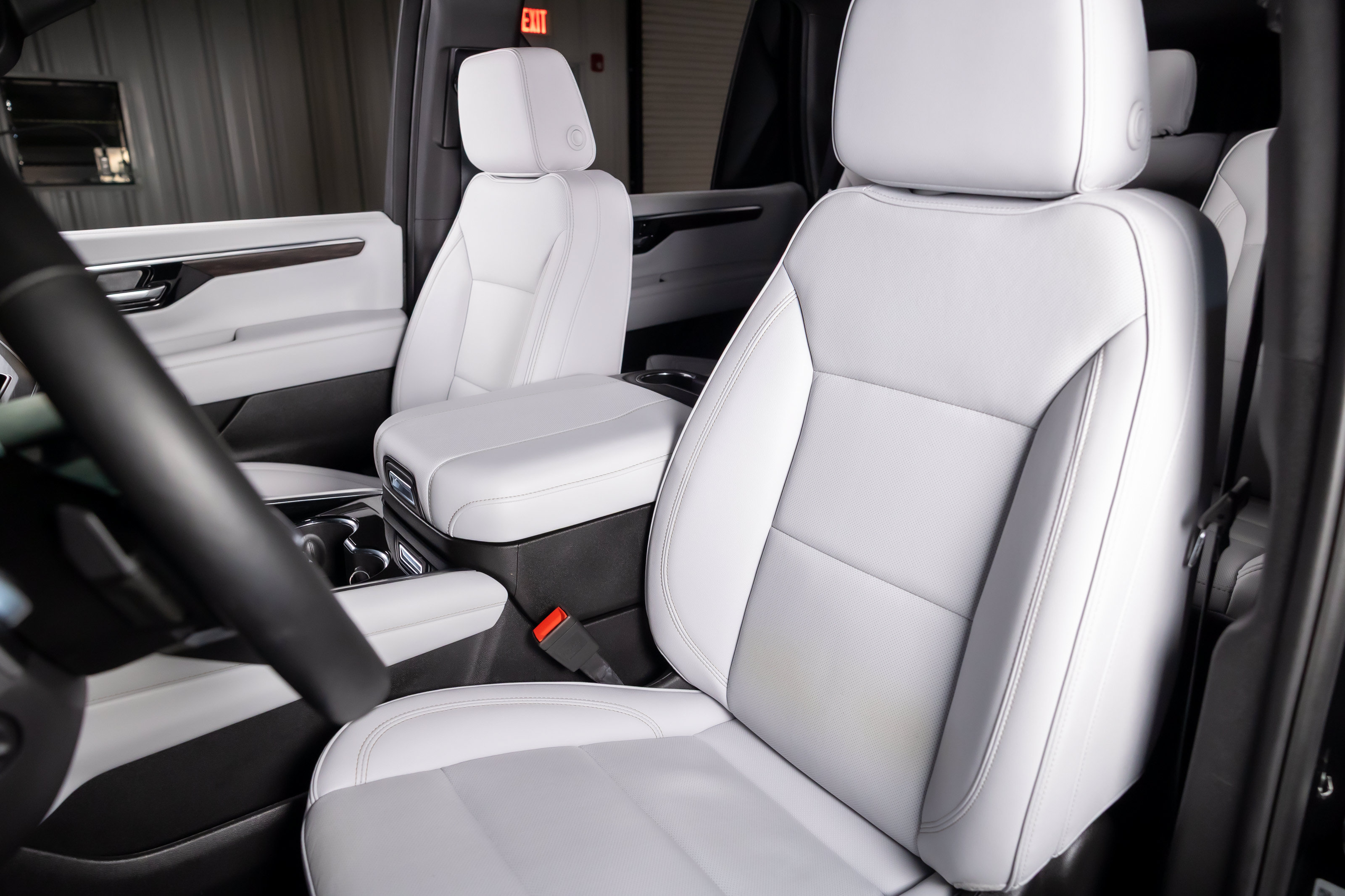 Used 2025 Chevrolet Tahoe Premier RWD image 5