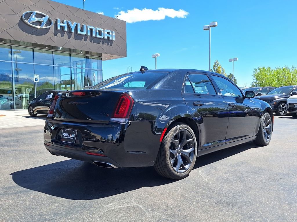 Used 2023 Chrysler 300 S w/ Comfort Group RWD image 3