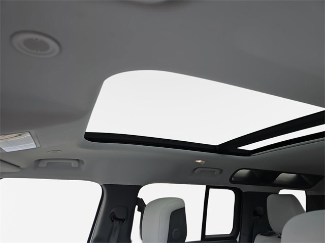 Used 2025 Land Rover Defender 110 S image 31