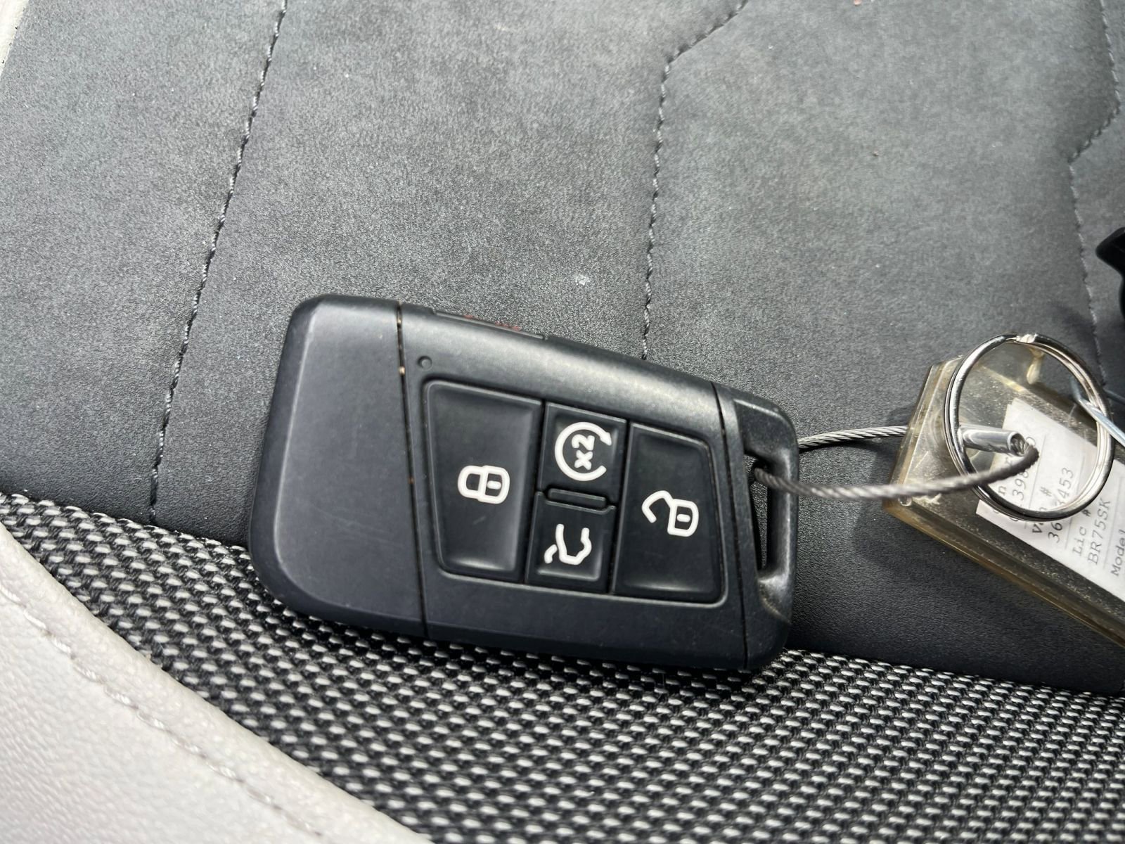 Used 2025 Volkswagen Taos SE image 25