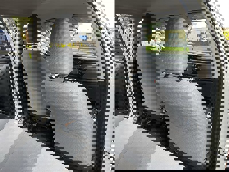 Used 2016 Toyota Corolla L FWD image 30