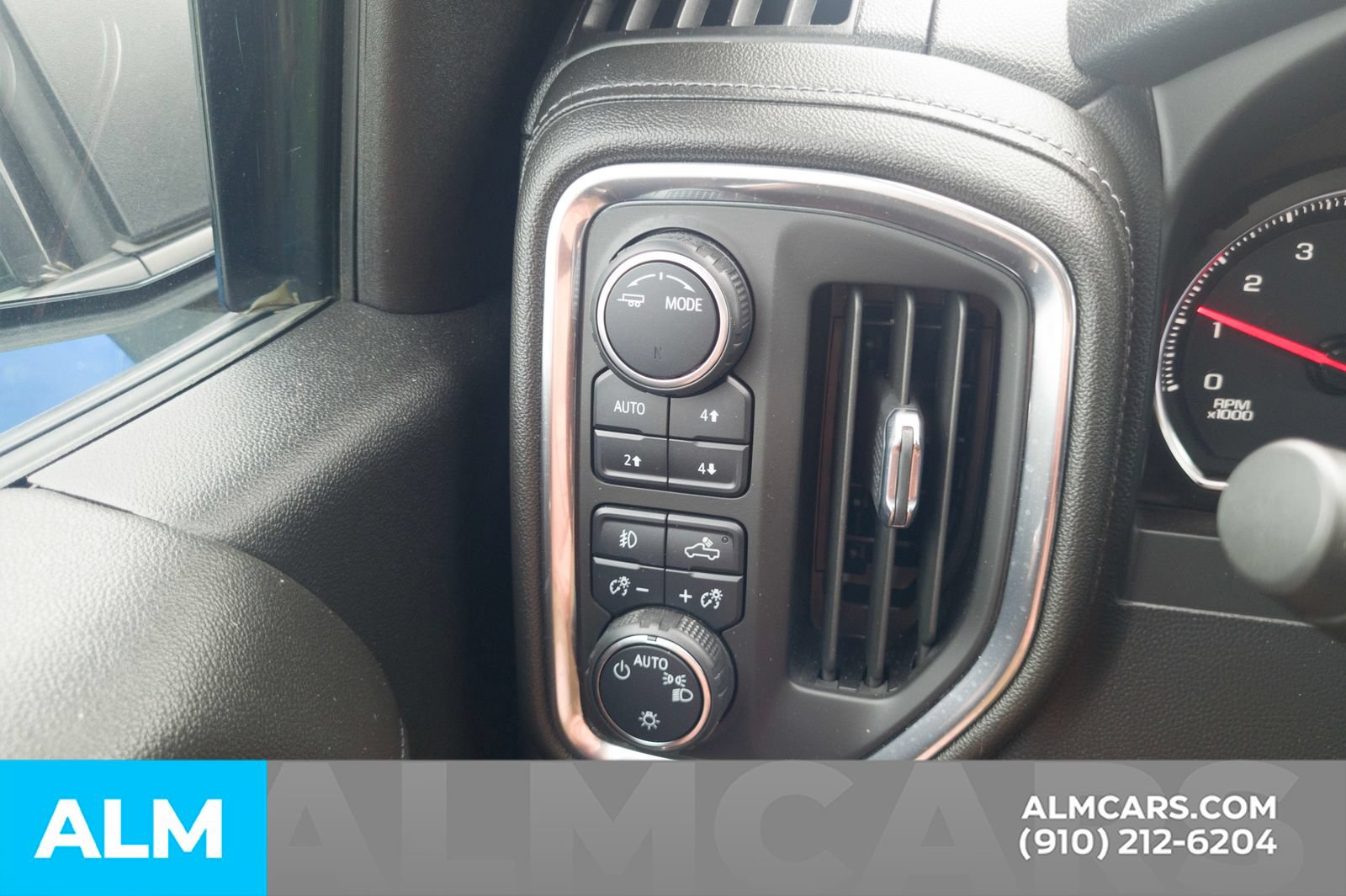 Used 2021 Chevrolet Silverado 1500 LT Trail Boss w/ Bed Protection Package AWD/4WD image 15