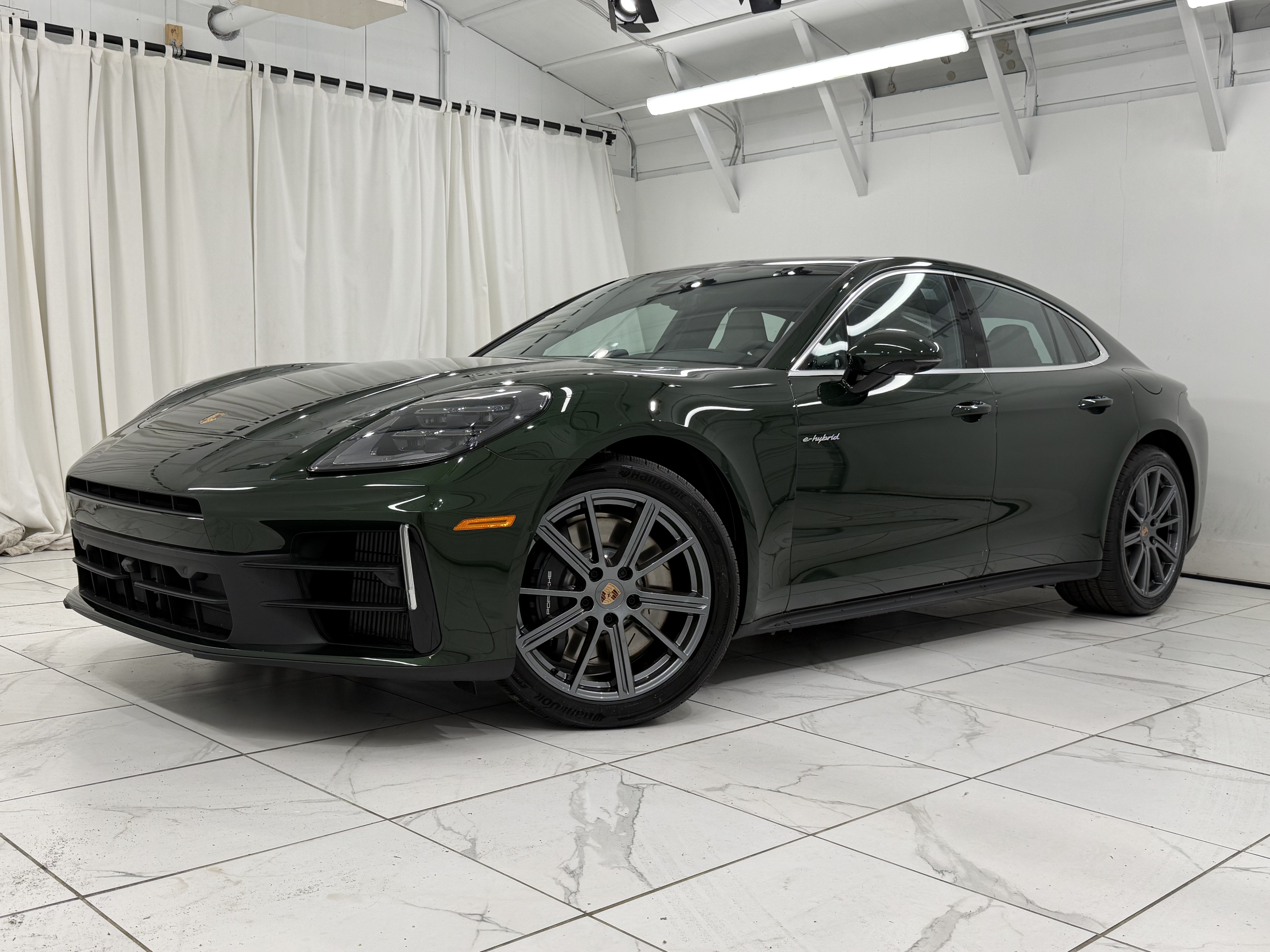New 2026 Porsche Panamera 4 AWD/4WD image 1