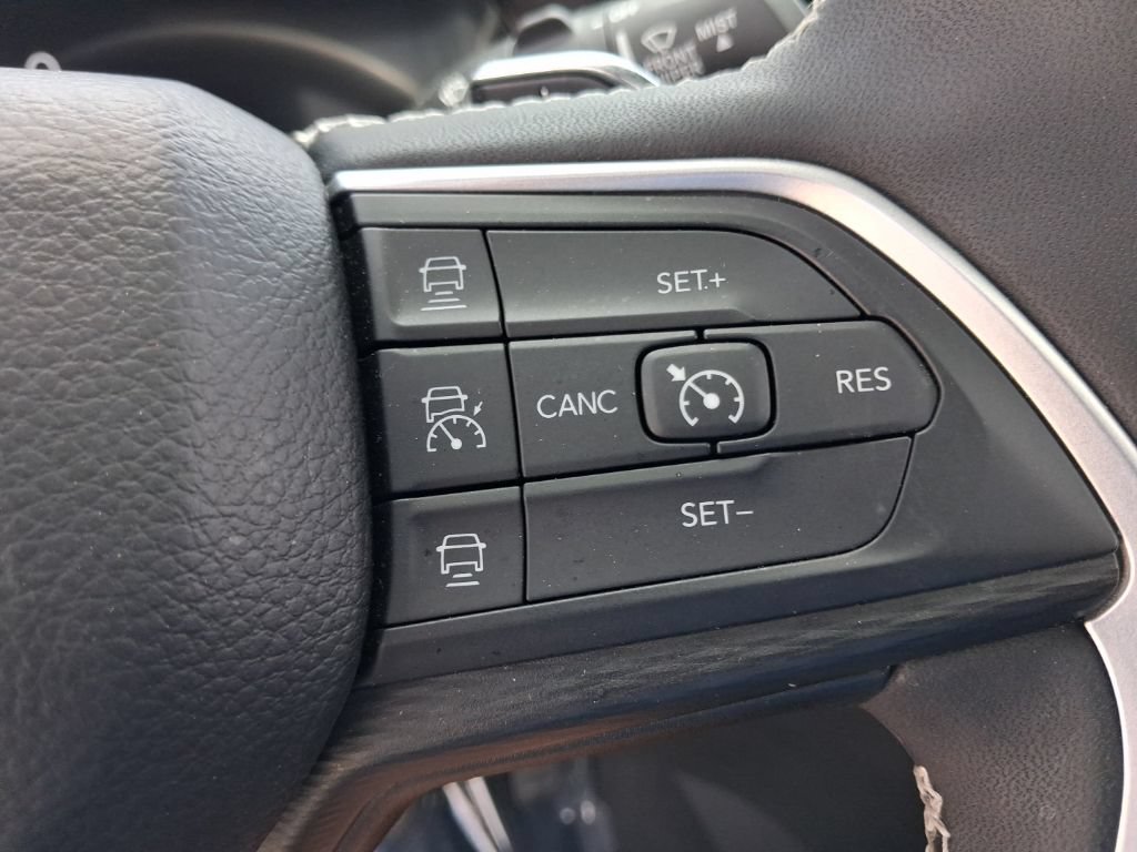 Certified 2023 Jeep Grand Cherokee Altitude AWD/4WD image 24