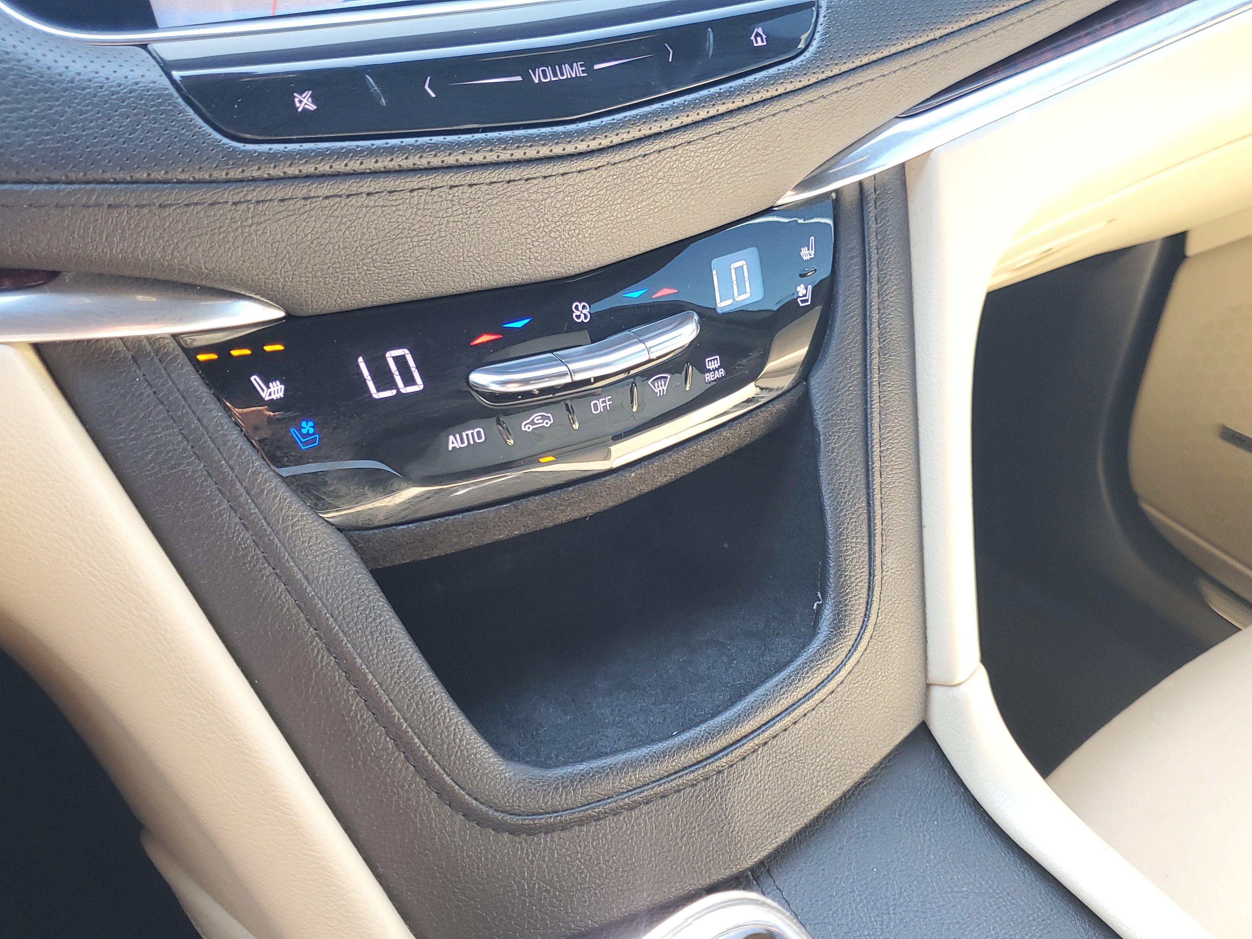 Used 2019 Cadillac XT5 Premium Luxury w/ Driver Assist Package image 23