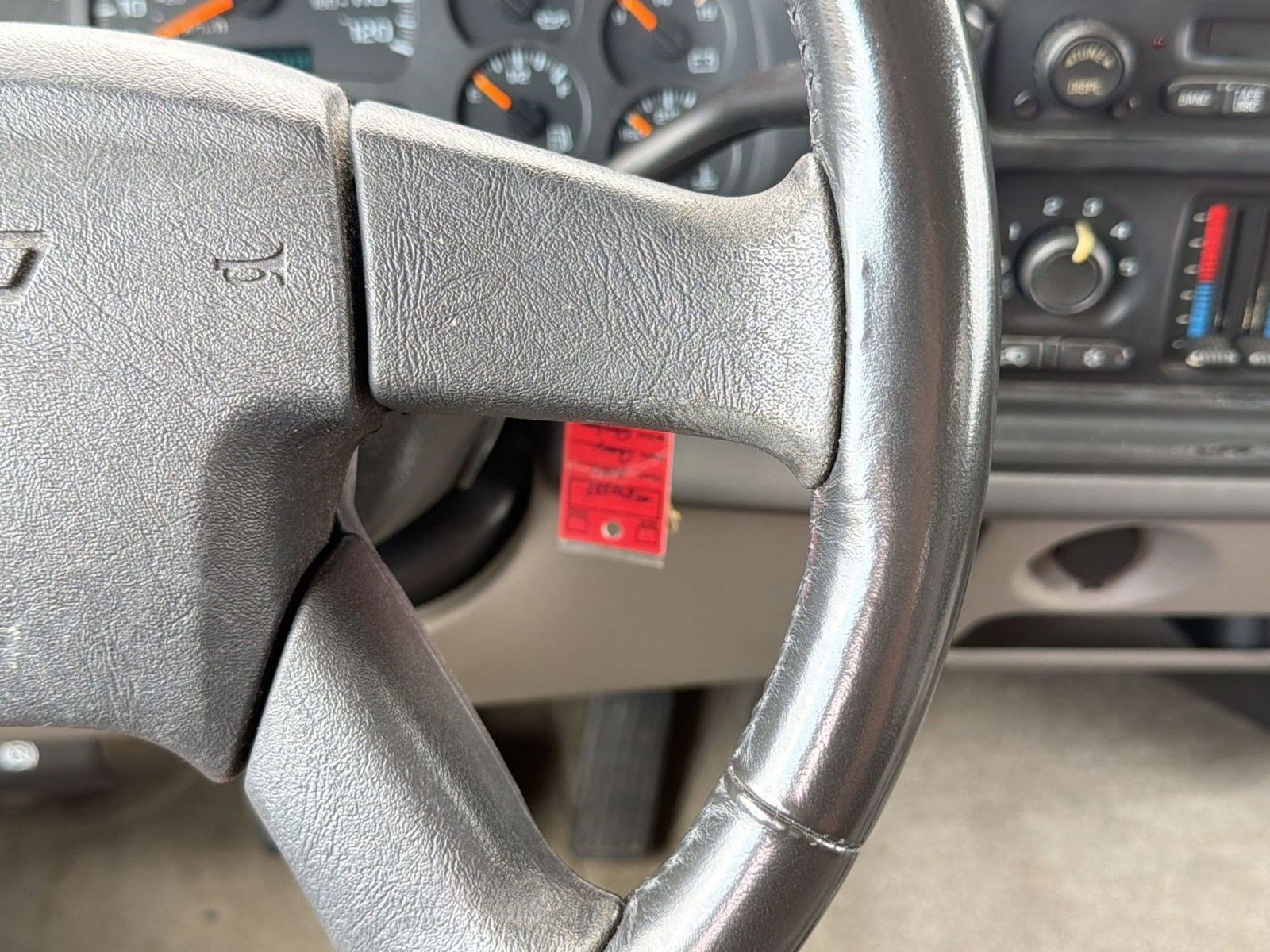 Used 2004 Chevrolet Suburban LS RWD image 23