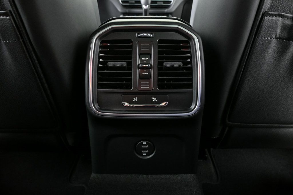 New 2026 Porsche Macan image 21