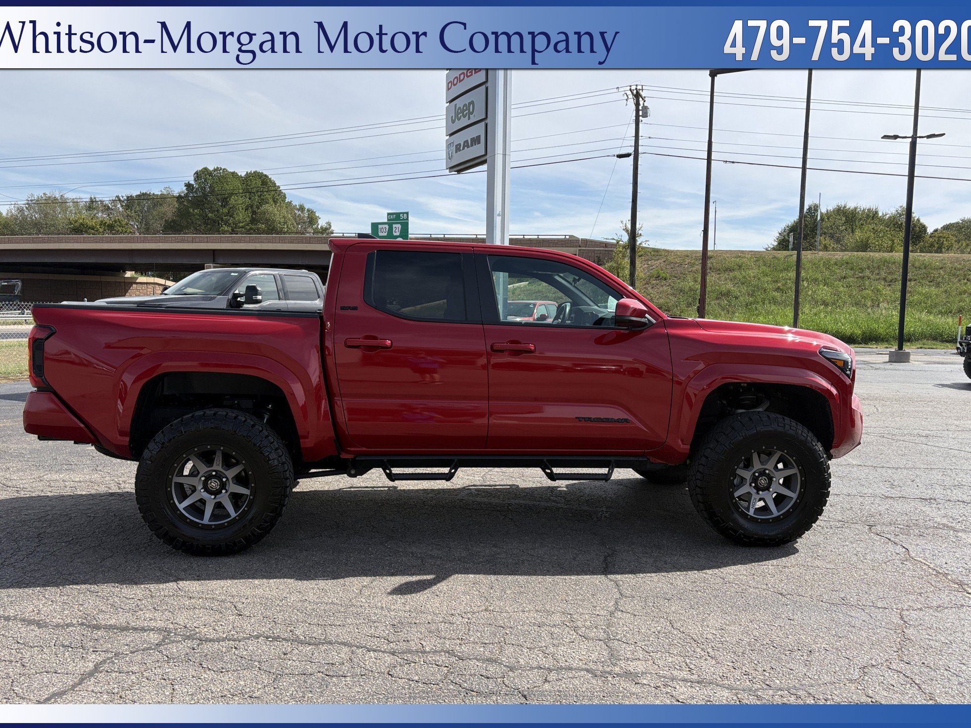 Used 2025 Toyota Tacoma SR5 AWD/4WD image 4