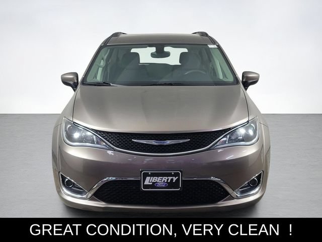 Used 2017 Chrysler Pacifica Touring Plus w/ Tire & Wheel Group FWD image 8