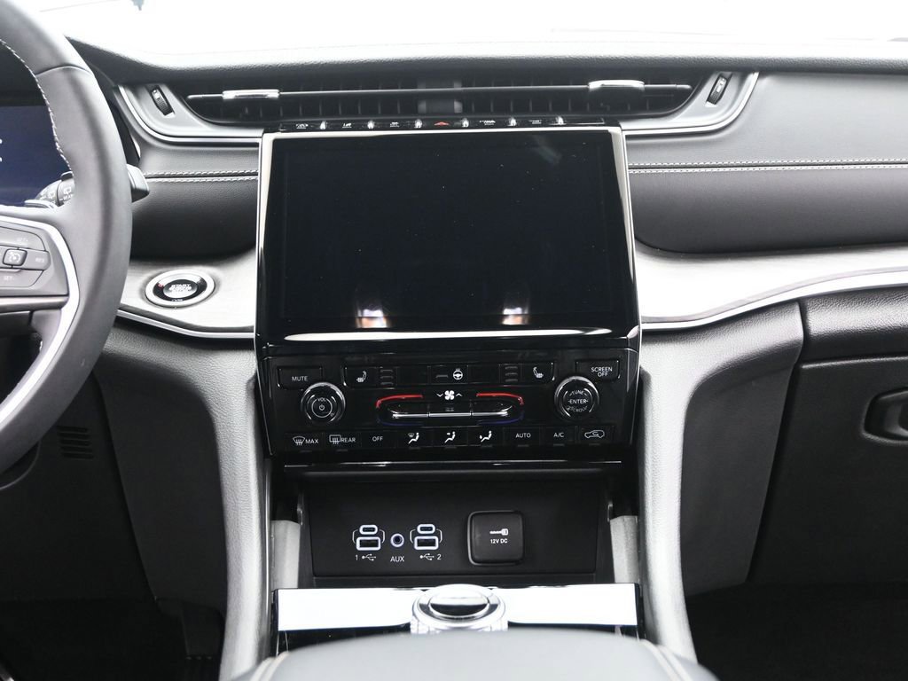 Used 2024 Jeep Grand Cherokee Limited image 25