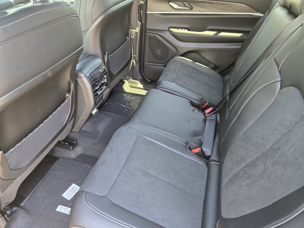 New 2026 Jeep Grand Cherokee L Altitude AWD/4WD image 10