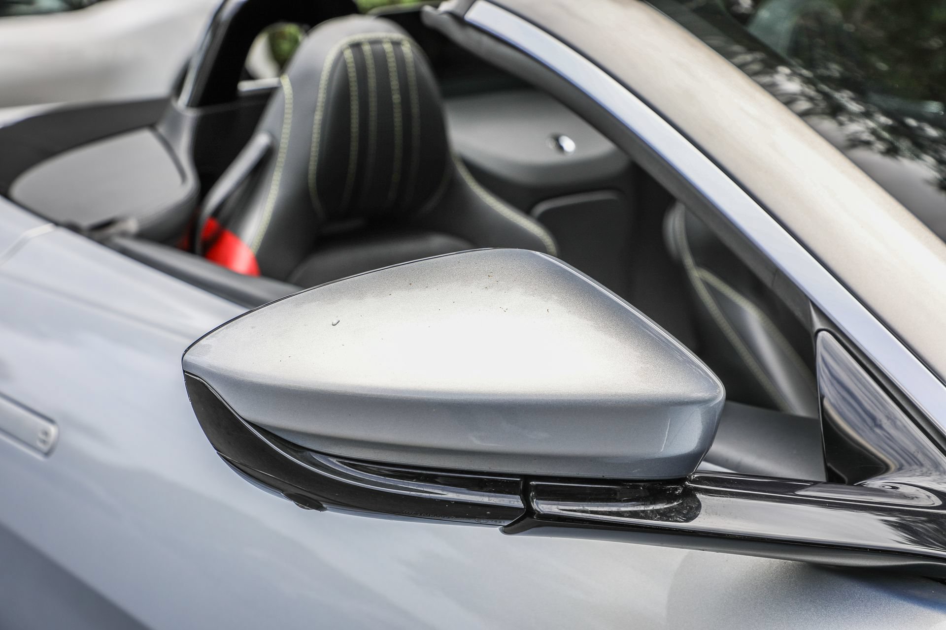 Used 2023 Aston Martin V8 Vantage Roadster RWD image 32