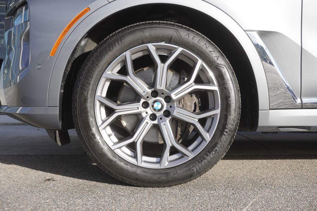 Used 2023 BMW X7 xDrive40i w/ Premium Package image 32