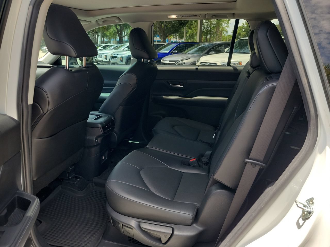Used 2024 Toyota Grand Highlander AWD Hybrid image 11