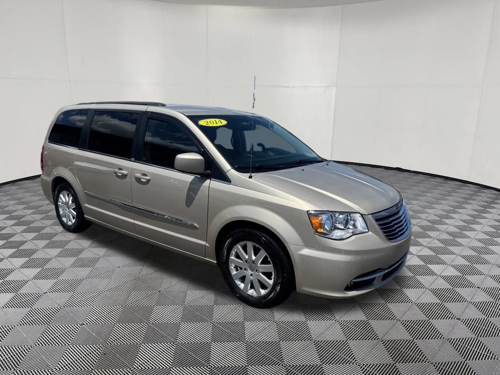 Used 2014 Chrysler Town & Country Touring FWD image 3