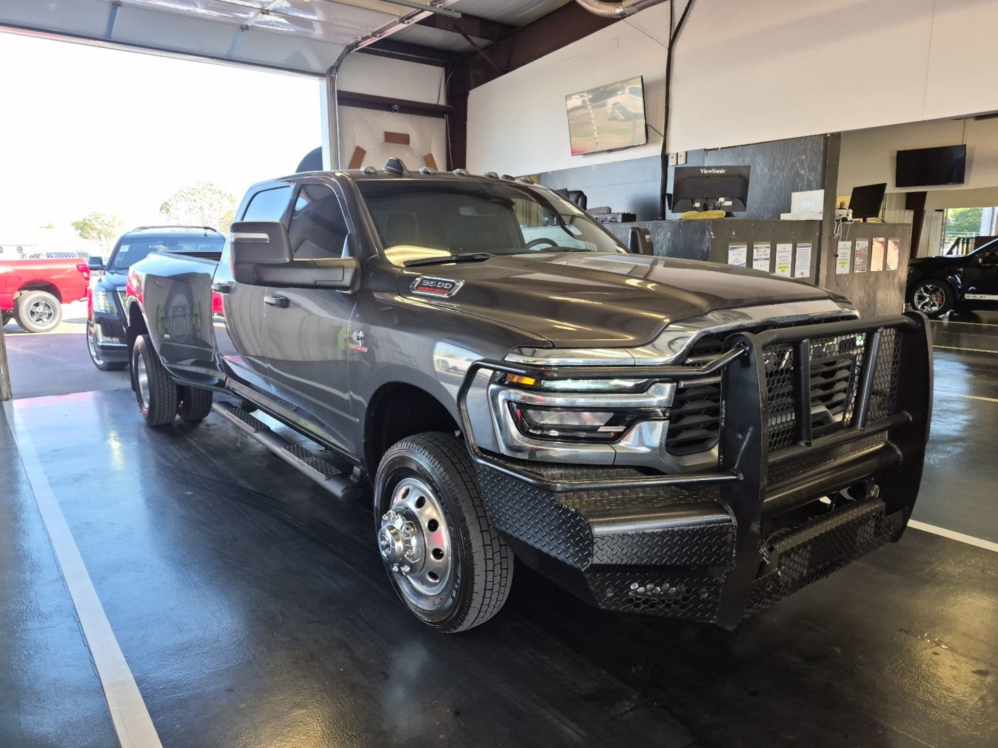 Used 2025 RAM 3500 Tradesman AWD/4WD image 2