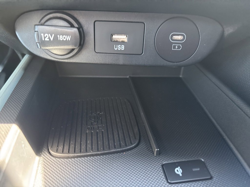 New 2025 Hyundai Elantra Limited image 22