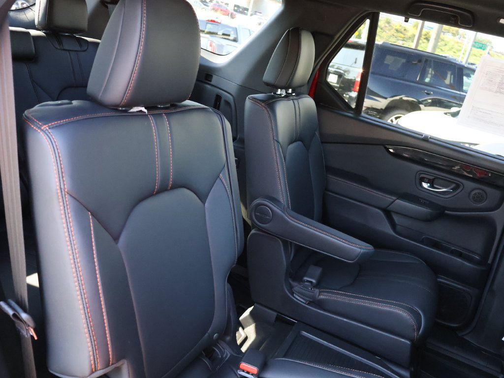 Certified 2025 Honda Pilot TrailSport image 12
