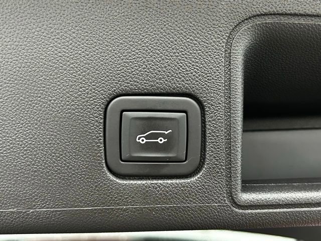 Used 2023 GMC Terrain Denali image 12