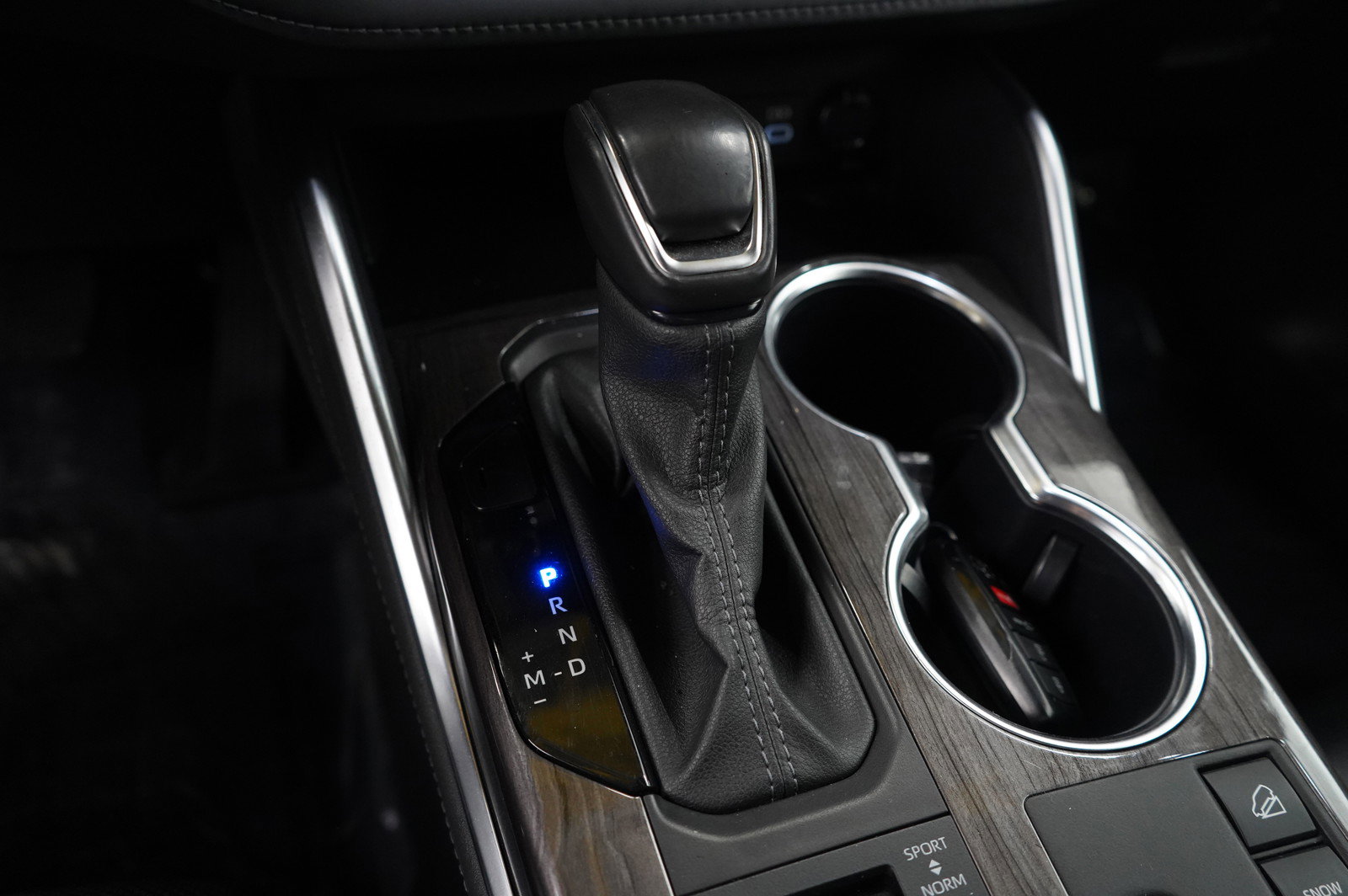 Used 2024 Toyota Highlander Platinum image 19