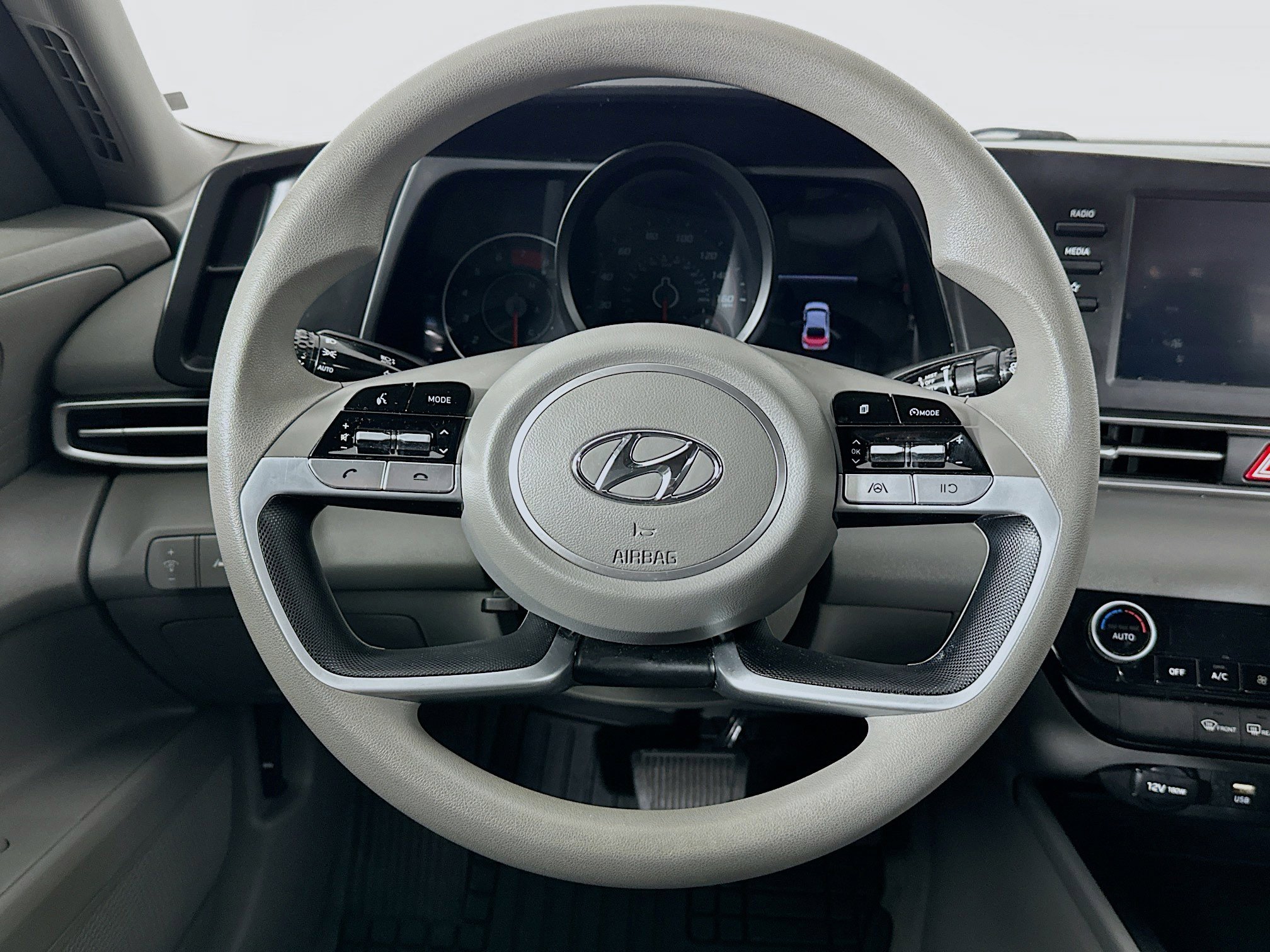 Used 2023 Hyundai Elantra SEL image 18