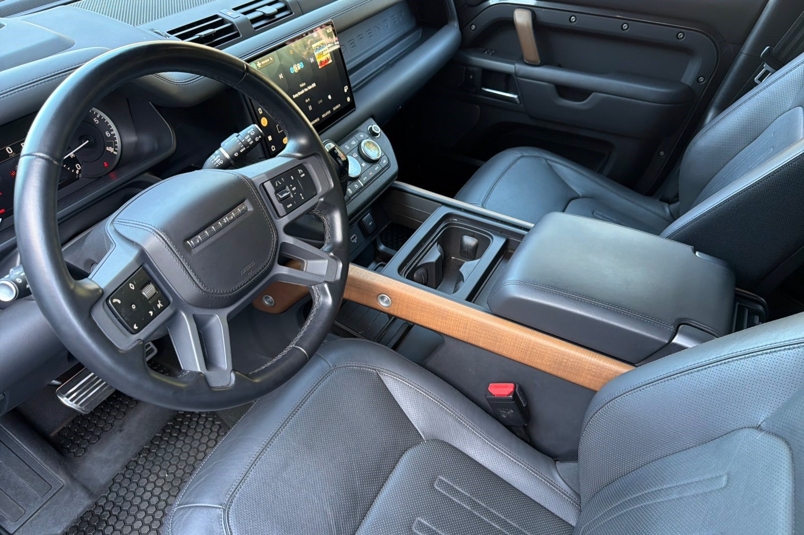 Used 2023 Land Rover Defender 110 X AWD/4WD image 4