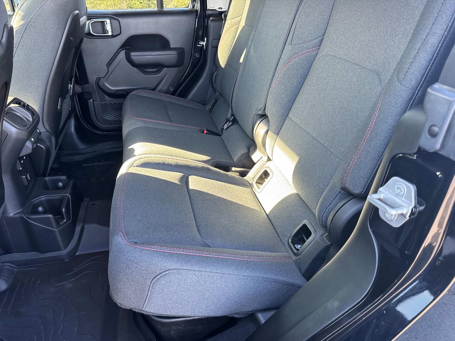 Used 2025 Jeep Gladiator Rubicon w/ Convenience Group image 15