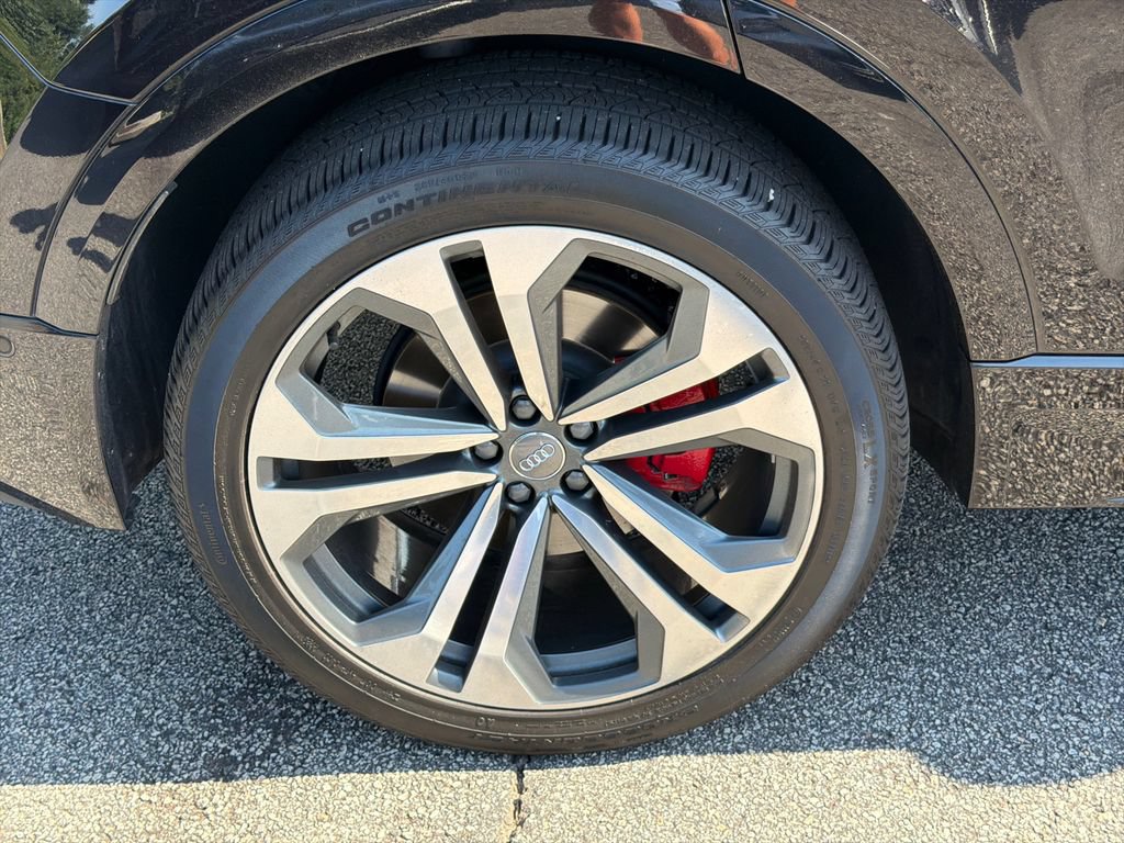 Used 2019 Audi Q8 Premium Plus w/ Premium Plus AWD/4WD image 17