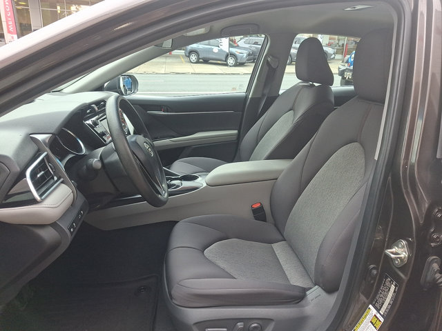 Used 2018 Toyota Camry LE FWD image 13