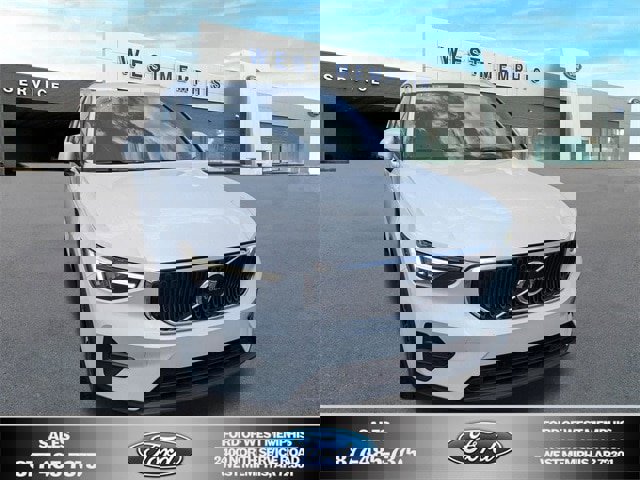 Used 2023 Volvo XC40 B5 Core