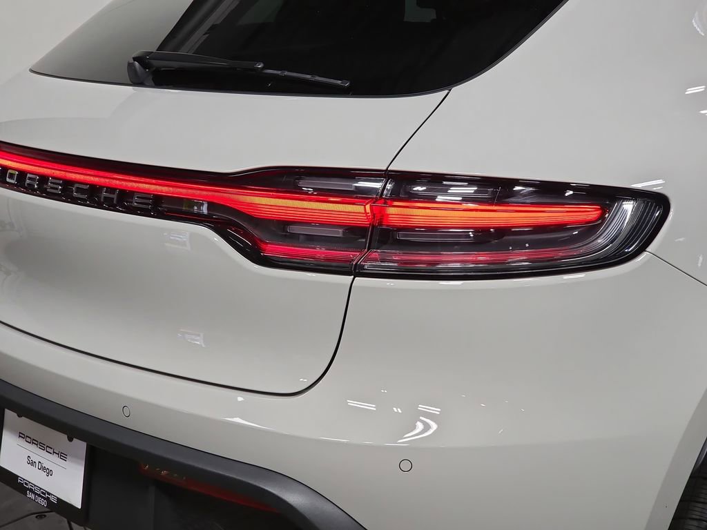 Certified 2026 Porsche Macan AWD/4WD image 30
