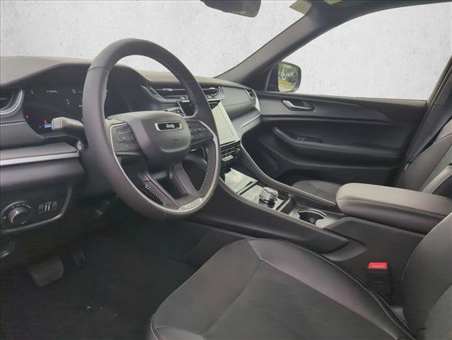 New 2025 Jeep Grand Cherokee Altitude image 3