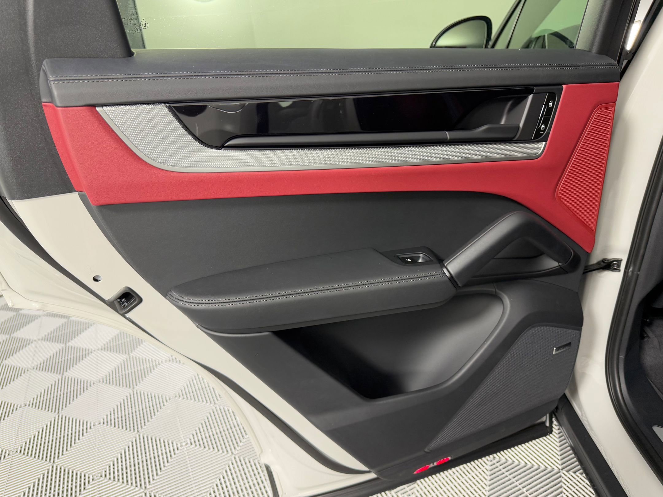 New 2026 Porsche Cayenne S image 25