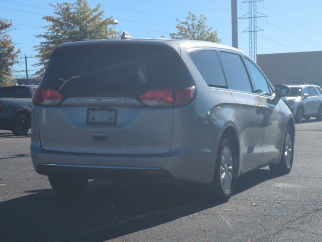 Used 2018 Chrysler Pacifica Touring Plus FWD image 5