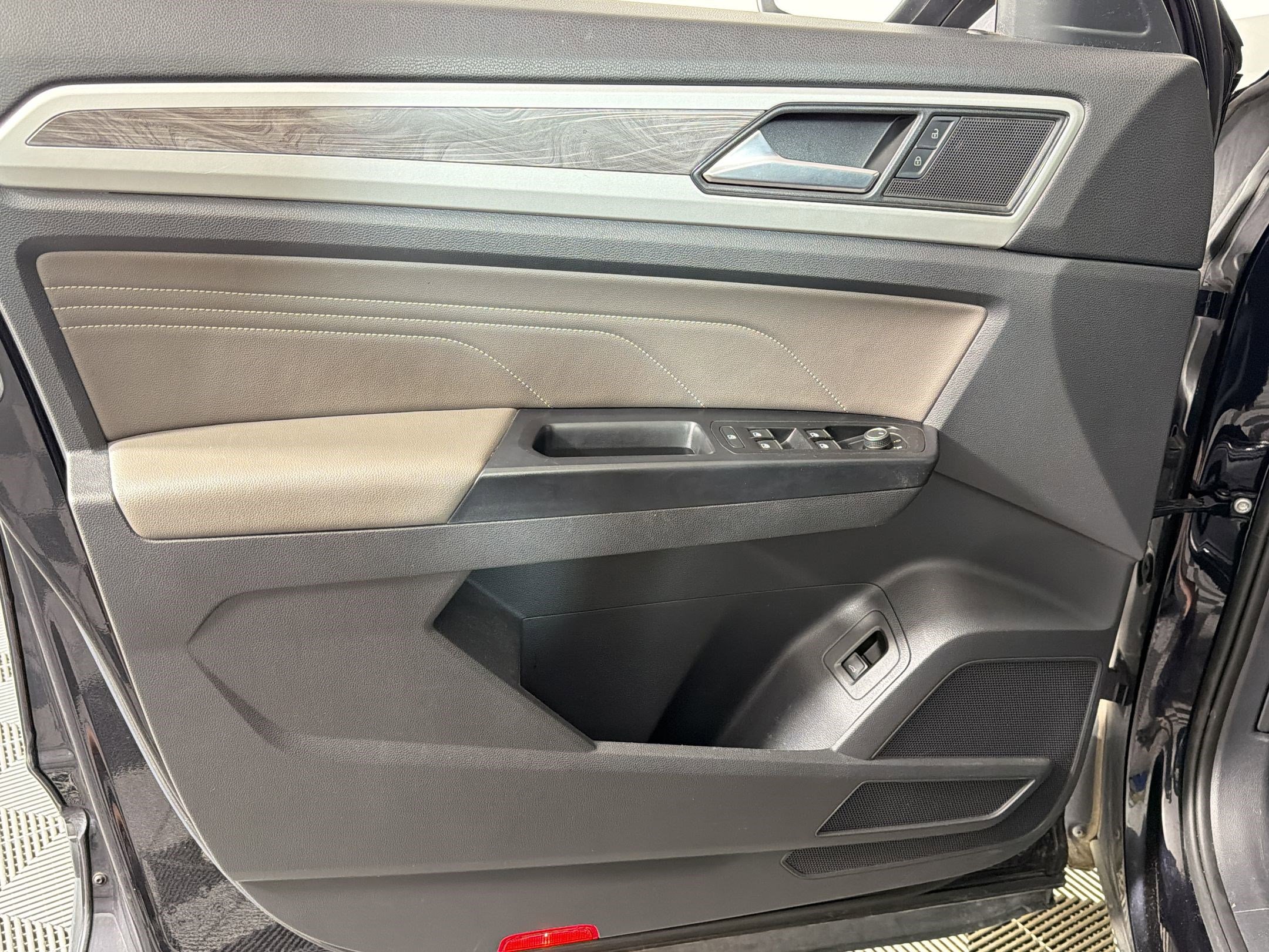 Used 2021 Volkswagen Atlas Cross Sport SE image 19