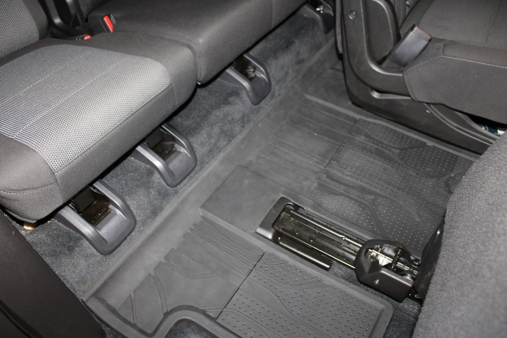 Used 2022 Chevrolet Traverse LT w/ LPO, Floor Liner Package image 59