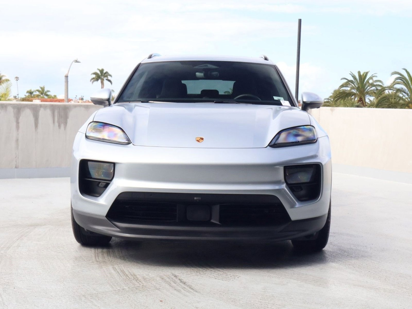 Certified 2025 Porsche Macan Electric RWD image 6