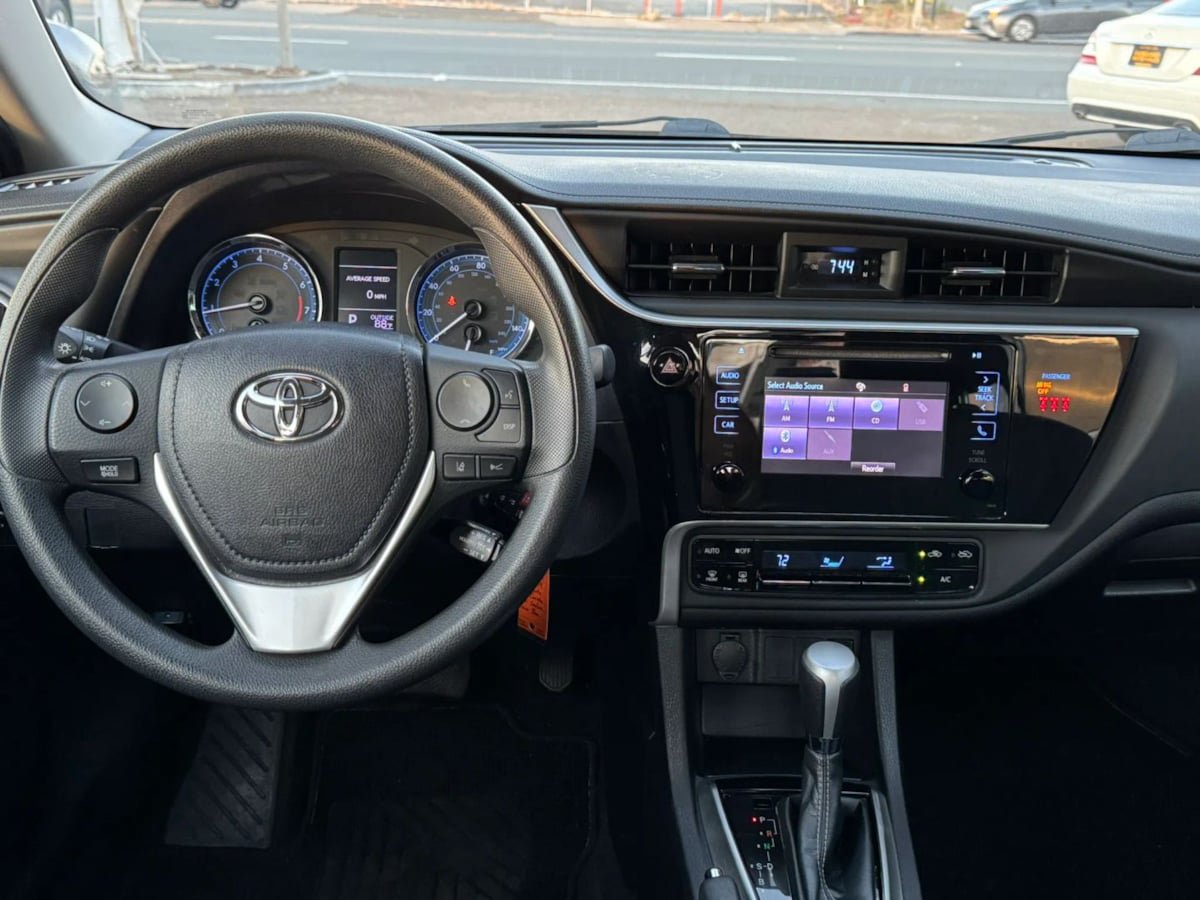 Used 2019 Toyota Corolla LE w/ Carpet Mat Package (TMS) FWD image 21